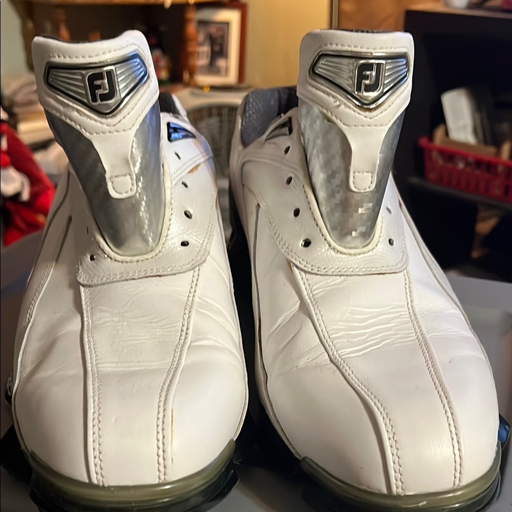 FootJoy White and Black Athletic Shoes with Modern Design - Picture 3 of 4
